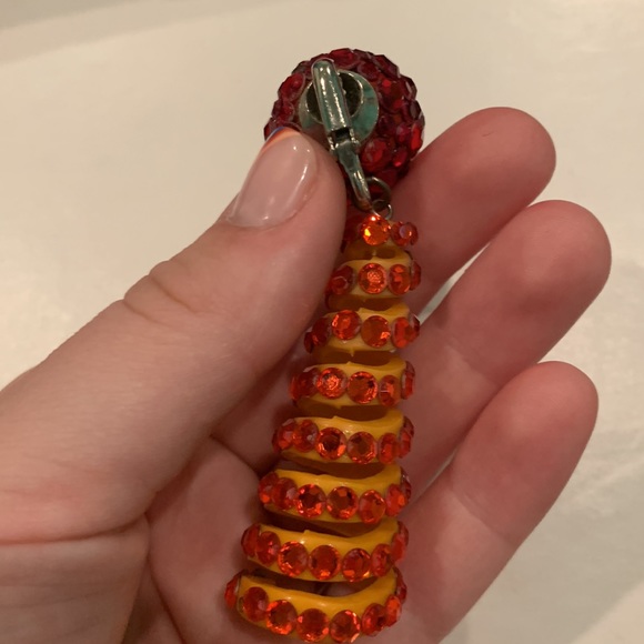 🌀Vintage🌀 Rhinestoned Spiral Clip On Earrings - Picture 5 of 7